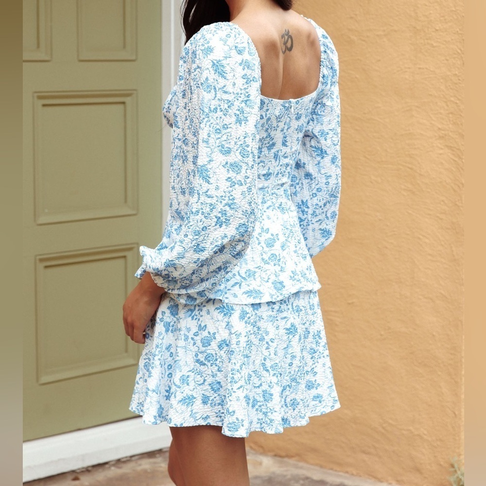 NWT. Class Blue Floral Mini Dress by One And Only. Size XS - Picture 5 of 5
